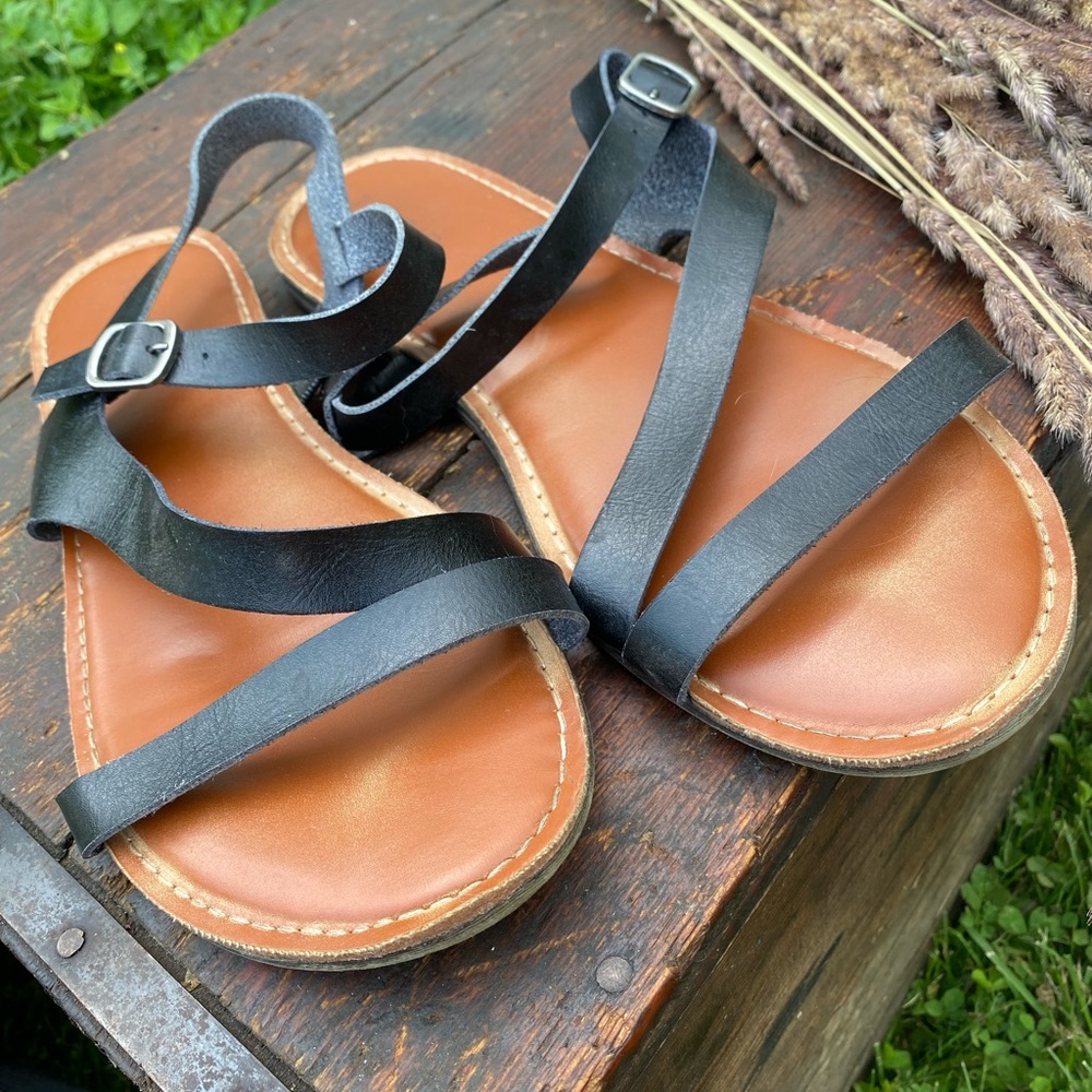 Torrid size 12 black strappy sandal.